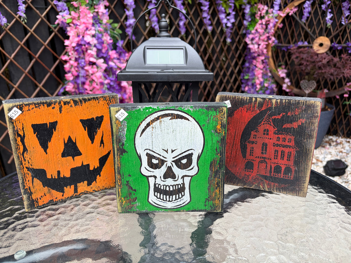 Rustic Halloween Wooden Block Collection– Hand-Painted Jack-o'-Lantern, Skull, and Haunted House Decor